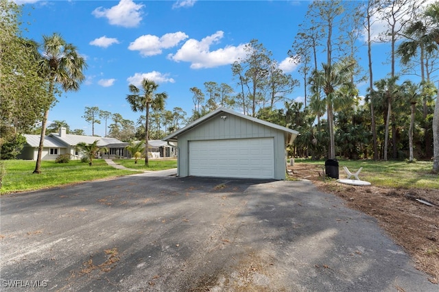 garage featuring aphalt driveway