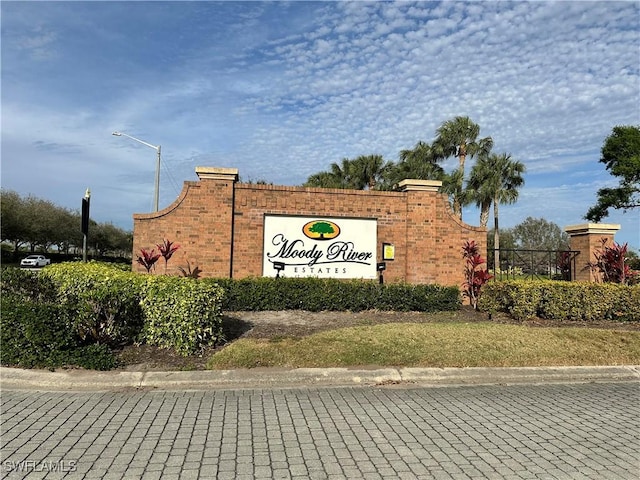 view of community / neighborhood sign