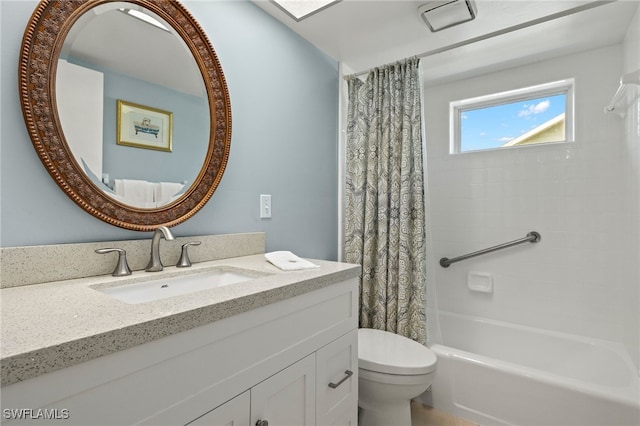 bathroom with shower / tub combo with curtain, vanity, and toilet