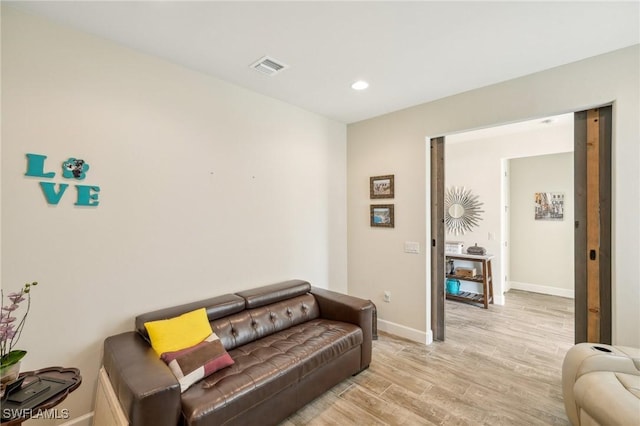living area featuring visible vents, recessed lighting, light wood-style flooring, and baseboards