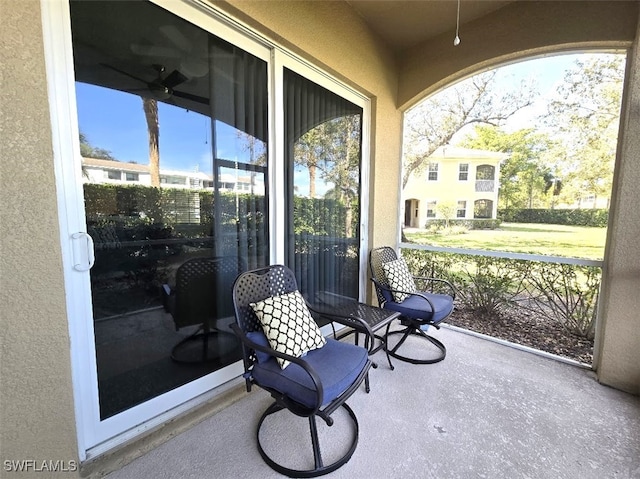 sunroom / solarium with a ceiling fan