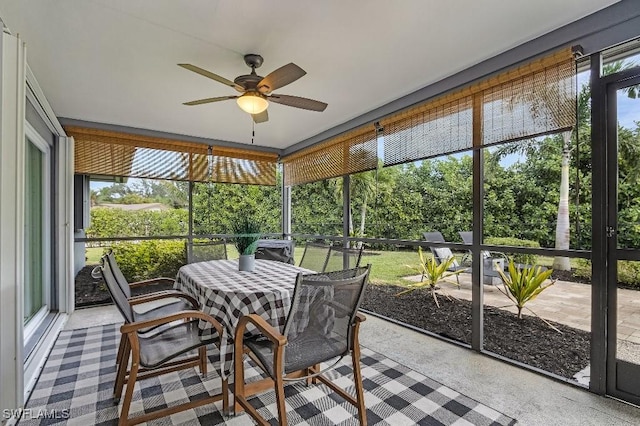 sunroom / solarium with a ceiling fan