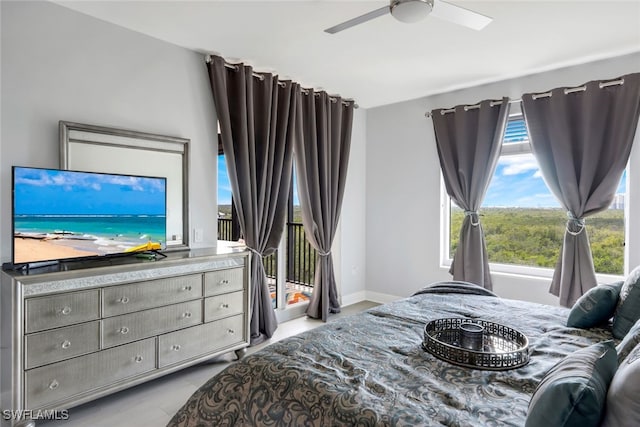 bedroom with ceiling fan and baseboards