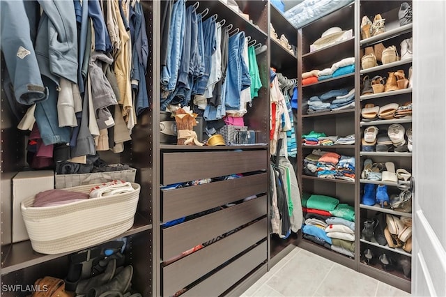 walk in closet featuring tile patterned floors