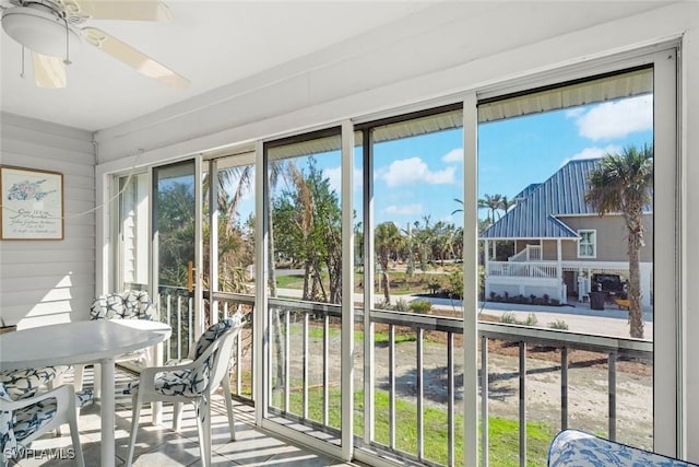 sunroom with a ceiling fan