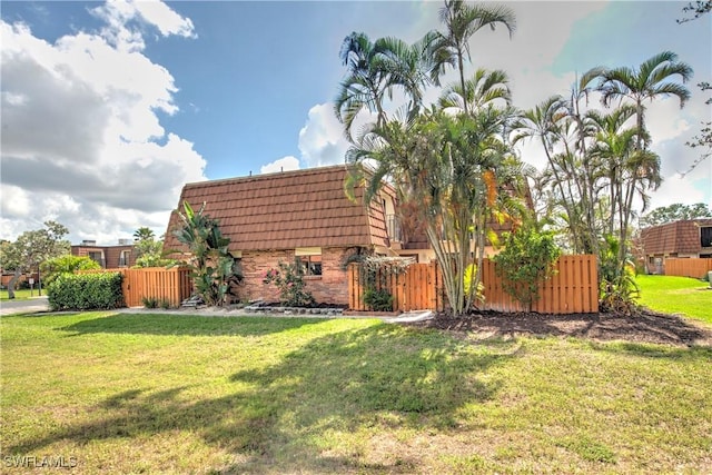 view of yard featuring fence