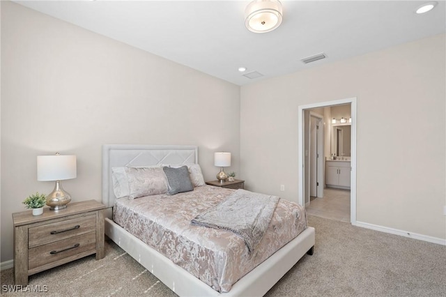 bedroom featuring light colored carpet, visible vents, baseboards, and recessed lighting