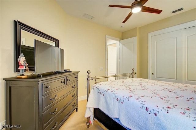 bedroom with baseboards, visible vents, a ceiling fan, and light colored carpet