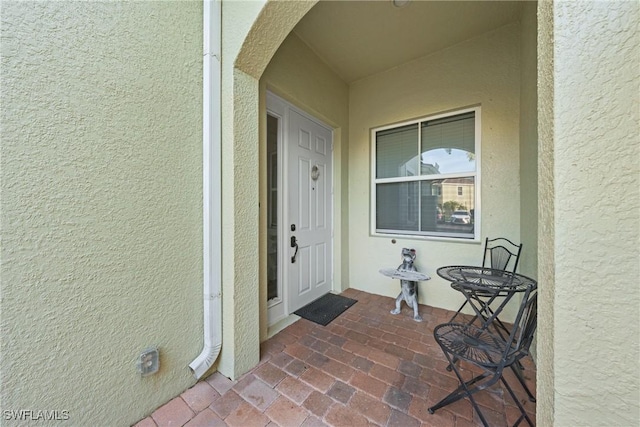 view of exterior entry with stucco siding