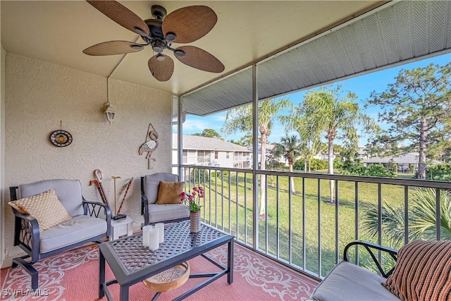 sunroom with ceiling fan