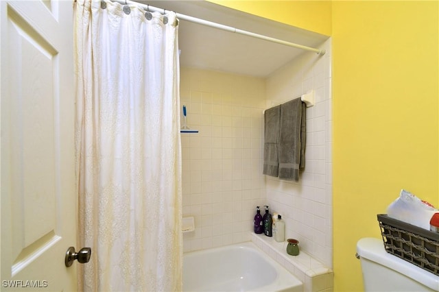 full bath featuring shower / bathtub combination with curtain and toilet