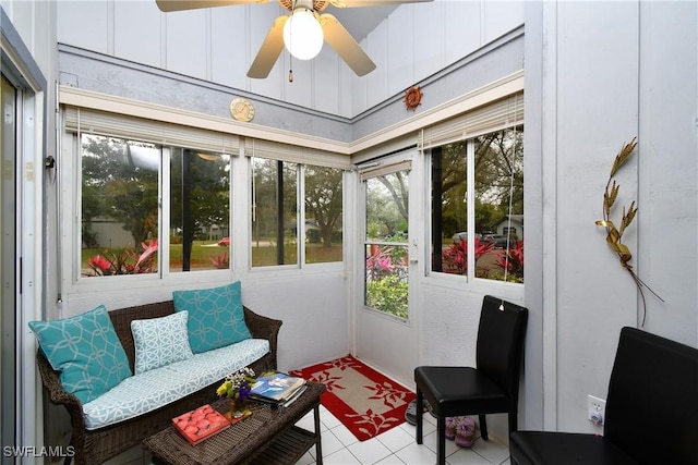 sunroom with ceiling fan