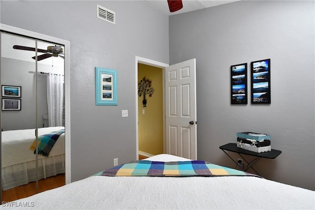 bedroom with ceiling fan, visible vents, and a closet