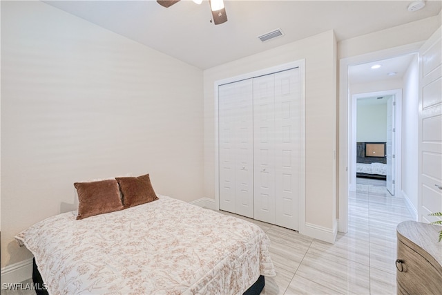 bedroom featuring a closet, visible vents, ceiling fan, and baseboards