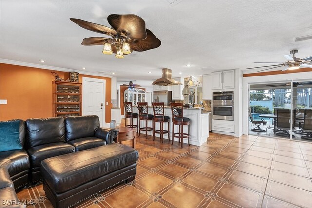 living area with ceiling fan, visible vents, crown molding, and recessed lighting