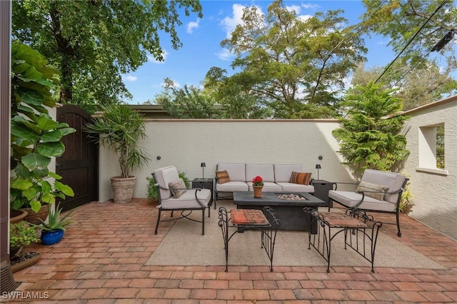 view of patio featuring an outdoor living space with a fire pit