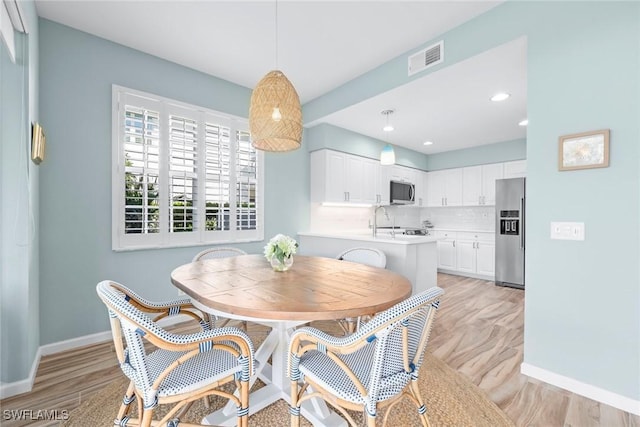 dining room with baseboards, visible vents, and recessed lighting