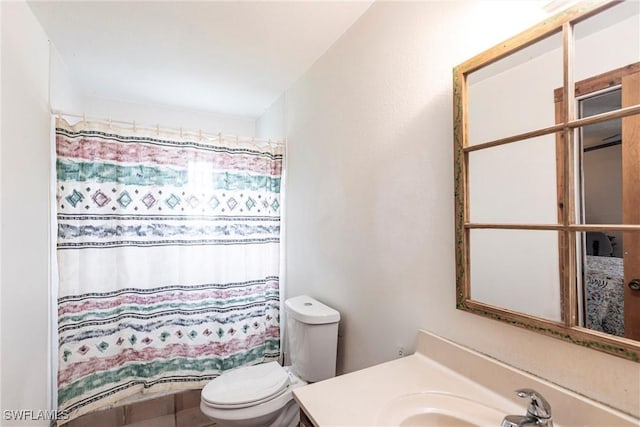 full bathroom with toilet, vanity, and a shower with shower curtain