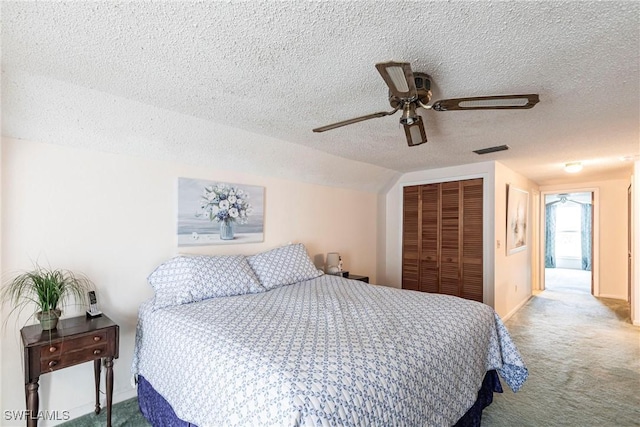 bedroom featuring a closet, carpet flooring, visible vents, and a ceiling fan