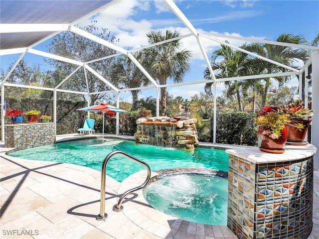 view of swimming pool featuring a pool with connected hot tub and a patio