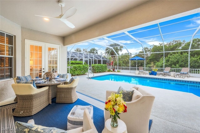 outdoor pool with outdoor lounge area, a patio area, a lanai, and a ceiling fan