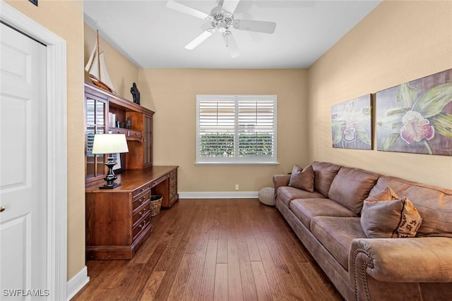 living area with ceiling fan, dark wood-style flooring, and baseboards