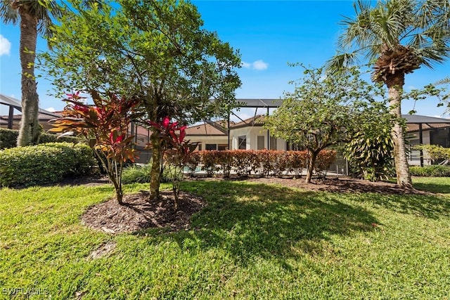 view of yard with a lanai