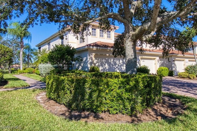 view of front of property featuring a garage and stucco siding