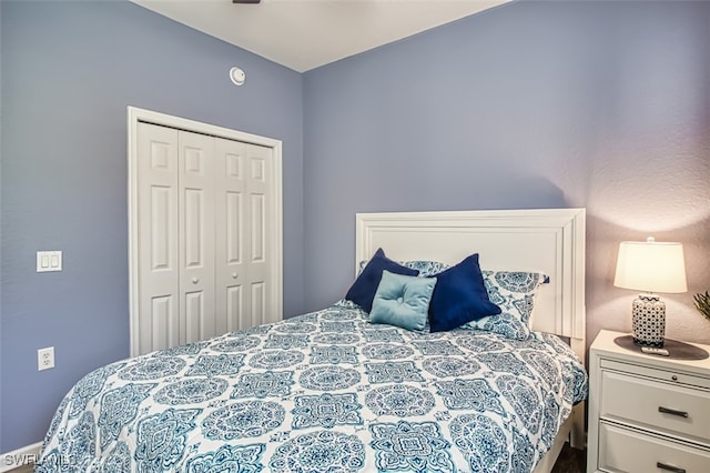 bedroom featuring a closet