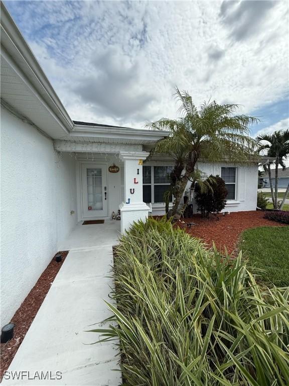 property entrance with stucco siding