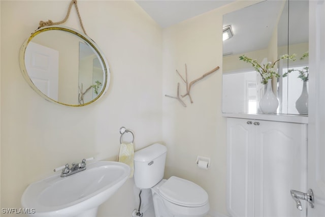 bathroom featuring a sink and toilet