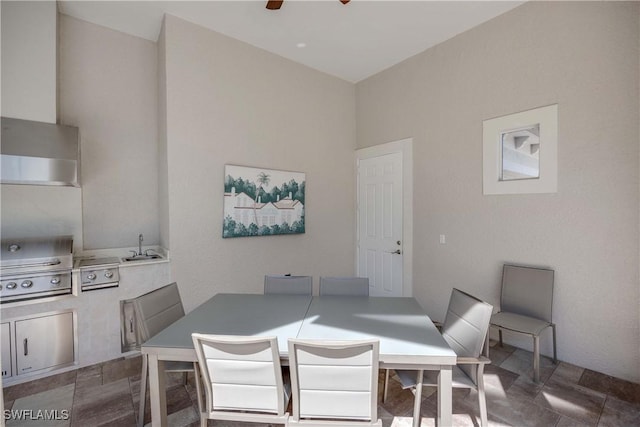 dining room featuring a ceiling fan