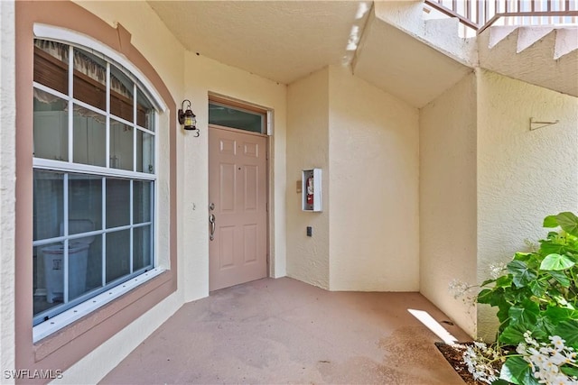 entrance to property with stucco siding