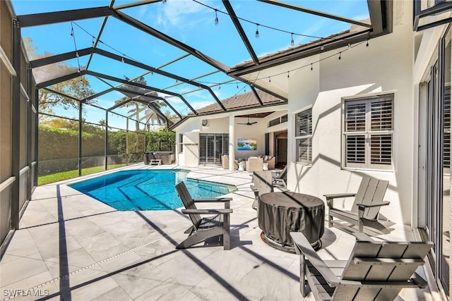 view of swimming pool featuring a lanai, a ceiling fan, a fenced in pool, and a patio