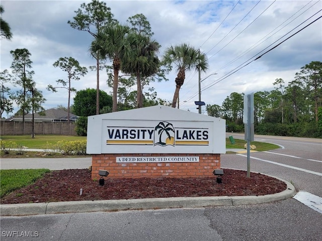 view of community / neighborhood sign