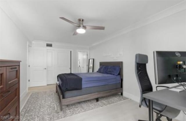 bedroom featuring ornamental molding, a closet, a ceiling fan, and baseboards