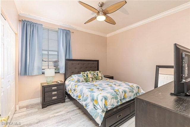 bedroom with ornamental molding, ceiling fan, light wood-style flooring, and baseboards