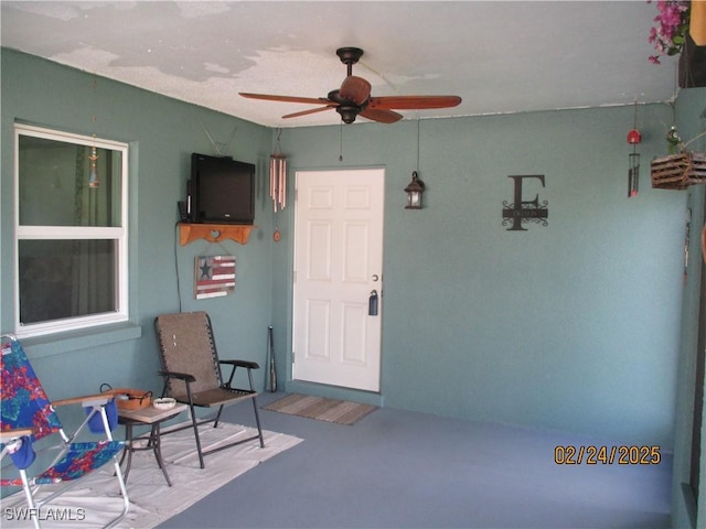 property entrance featuring ceiling fan