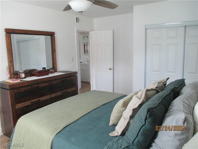 bedroom with ceiling fan, a closet, visible vents, and a sink