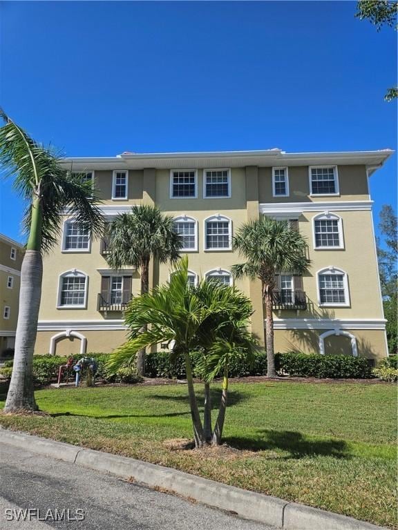10060 Lake Cove Dr Unit 202, Fort Myers, FL 33908 - view of front of house with a front lawn and stucco siding