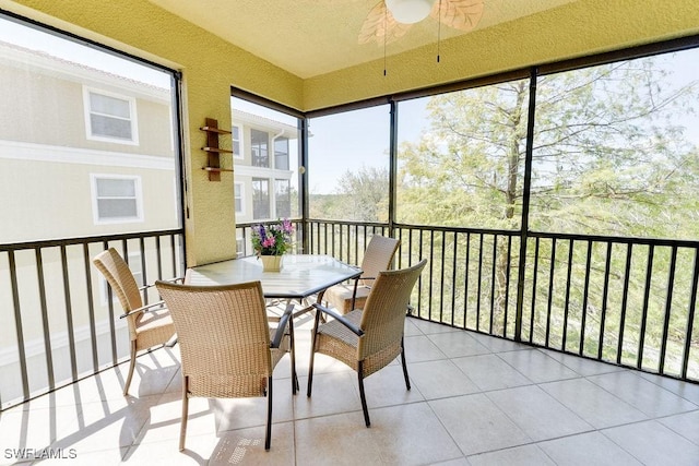 sunroom / solarium with a ceiling fan