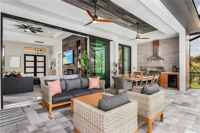 view of patio with wine cooler, outdoor lounge area, an outdoor kitchen, a ceiling fan, and outdoor dining space