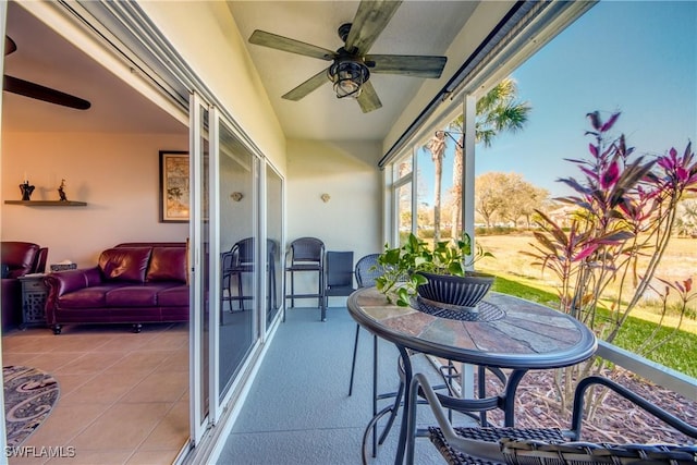 sunroom with ceiling fan