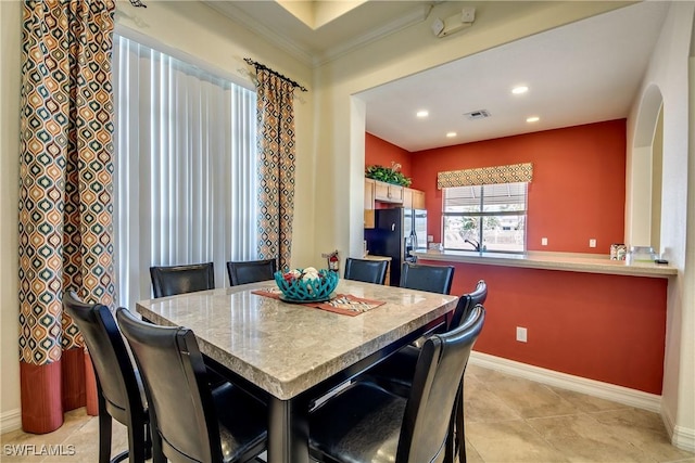 dining area featuring light tile patterned floors, recessed lighting, visible vents, baseboards, and ornamental molding