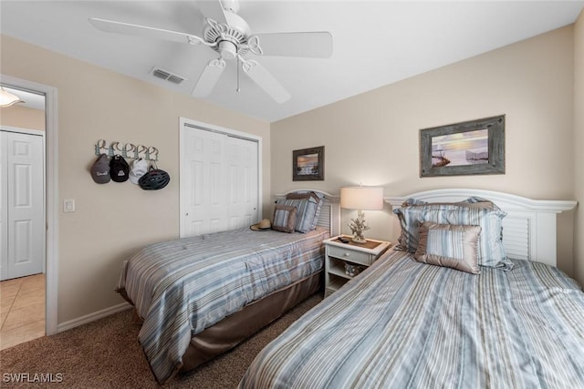 bedroom featuring ceiling fan, light carpet, visible vents, baseboards, and a closet