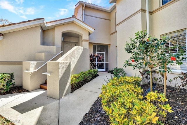 property entrance featuring stucco siding