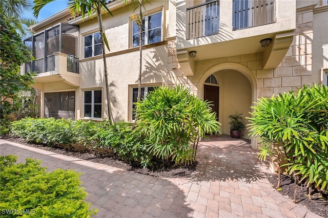 property entrance with stucco siding