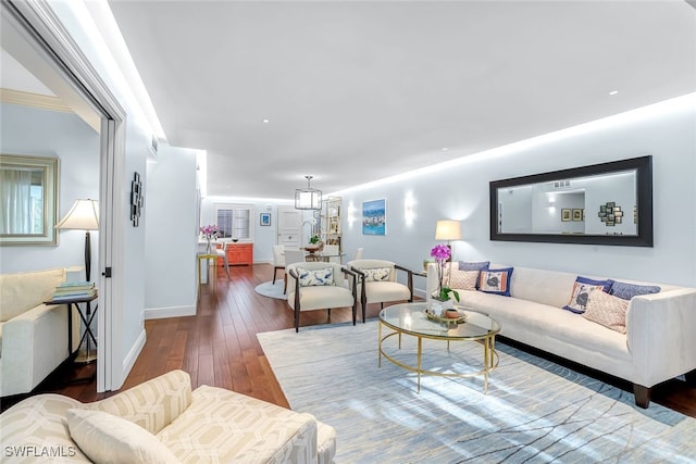 living area featuring dark wood-style flooring and baseboards