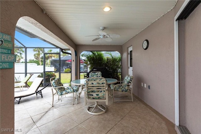 sunroom with a ceiling fan