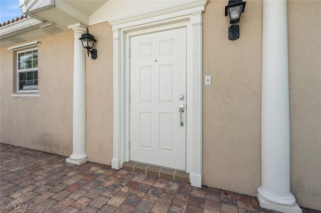 entrance to property with stucco siding